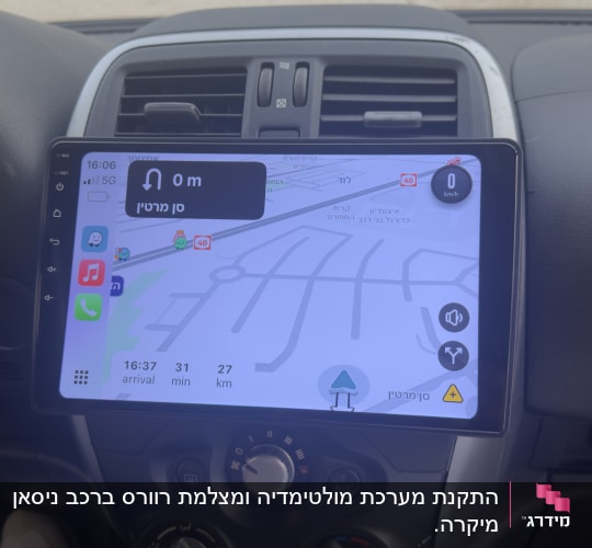 מערכת ניווט ברכב עם מסך מגע ותצוגת מפה